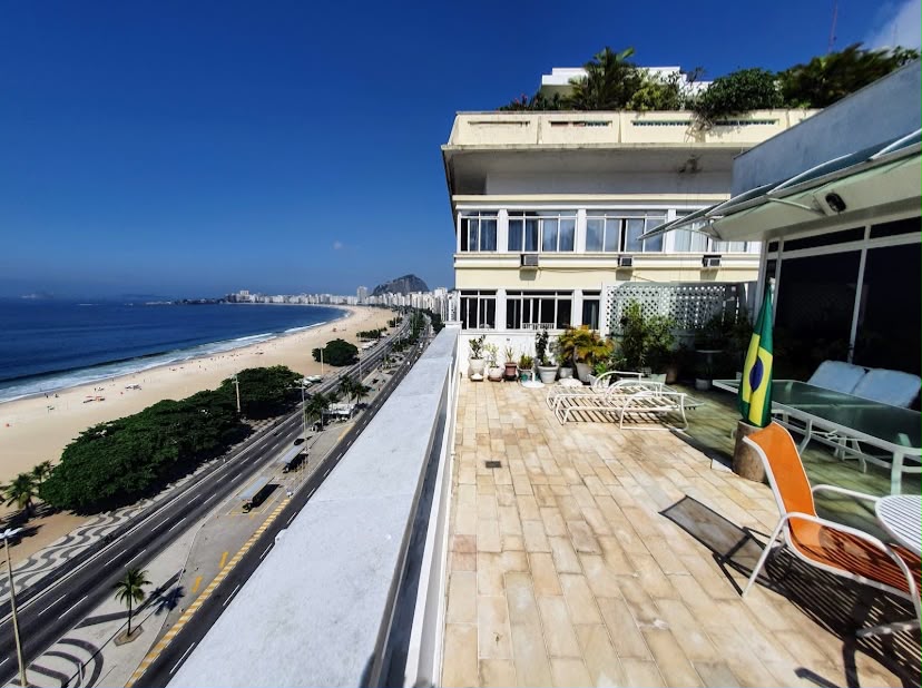 Copacabana | Cobertura Frontal Mar no Posto 2 4